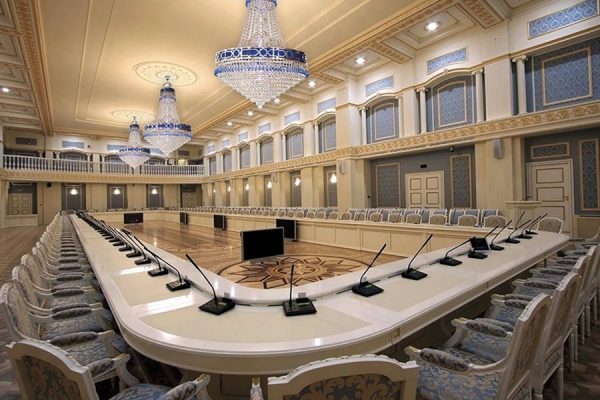 Marchetti-illuminazione-realizations-suspension-lamps-conference-room