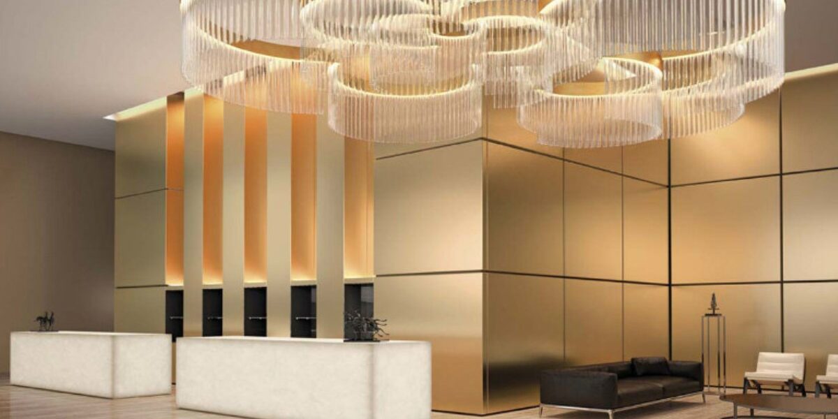 Illuminare la hall di un hotel: lampadario Ice della collezione Sergio Marchetti